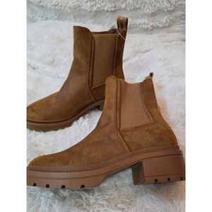 NWT Rocket Dog Iggie Women's Chelsea Boots - Camel Suede - Size 7.5